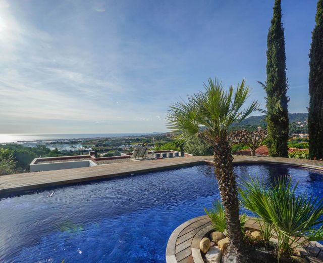 Casa con preciosas vistas y cómoda distribución en Cabrils (Ref. 01890)